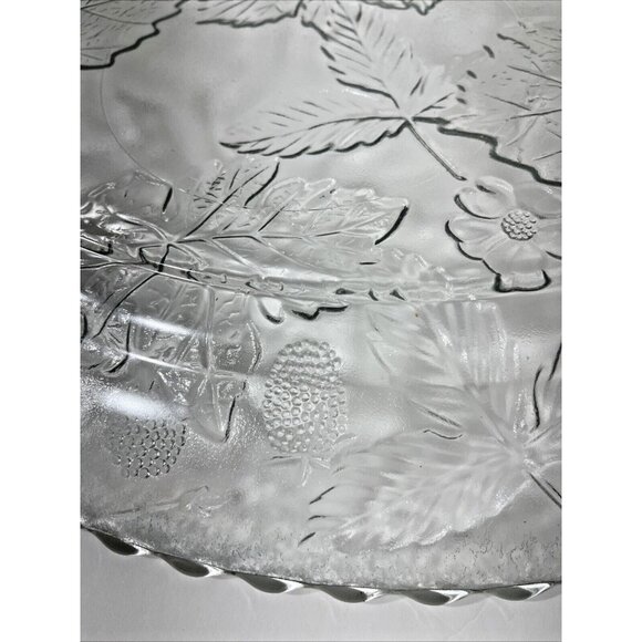 Anchor Hocking 18" Oval Glass Platter with Blackberry Motif - Great Condition - Picture 8 of 10